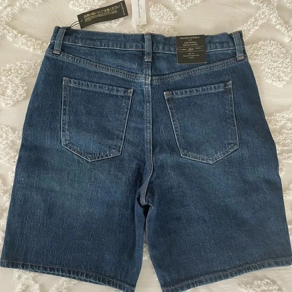 Banana Republic Girlfriend Denim Short - Picture 2 of 11